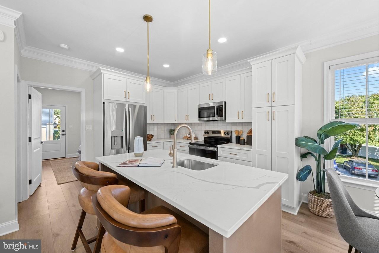 27 Christman St - Photo 2 of 29