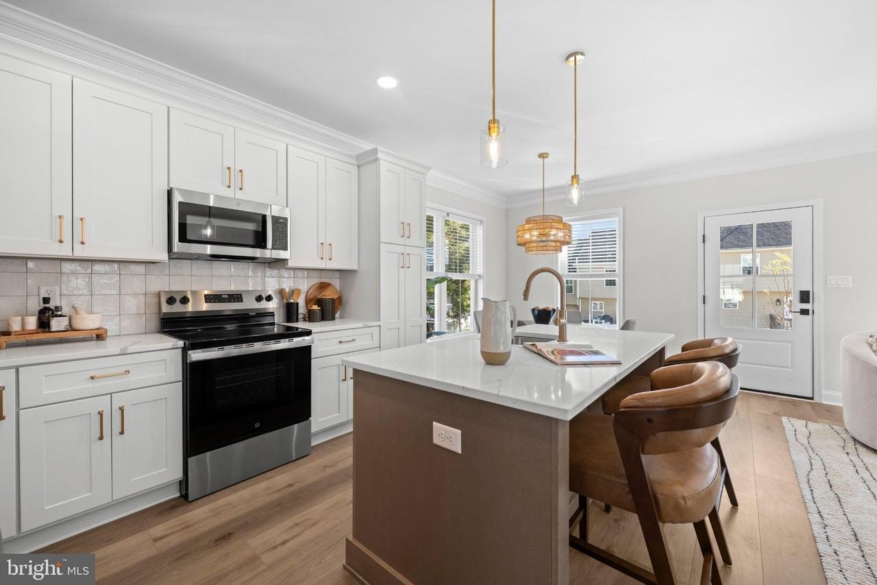 27 Christman St - Photo 4 of 29