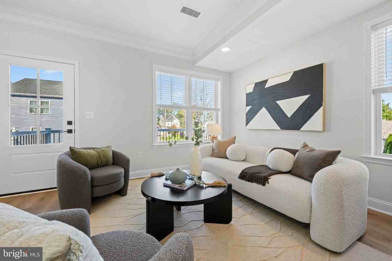 29 Christman St - Photo 3 of 26