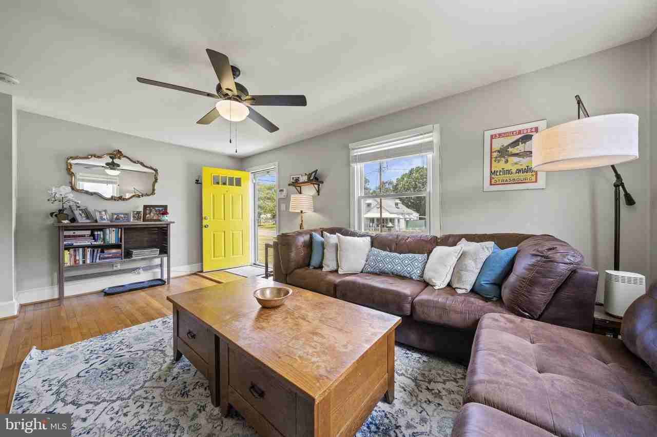 126 Ridgeway St - Photo 3 of 20