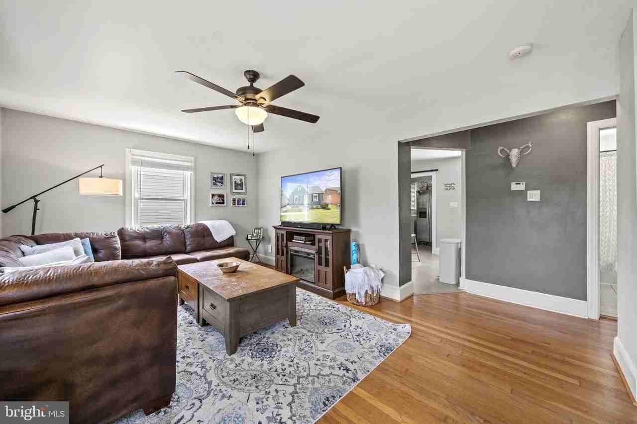126 Ridgeway St - Photo 5 of 20