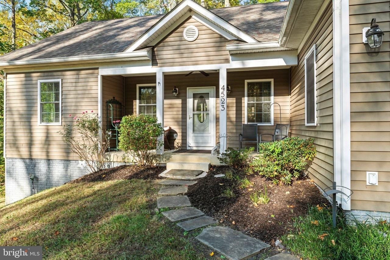 4523 Highpoint Ln - Photo 2 of 38