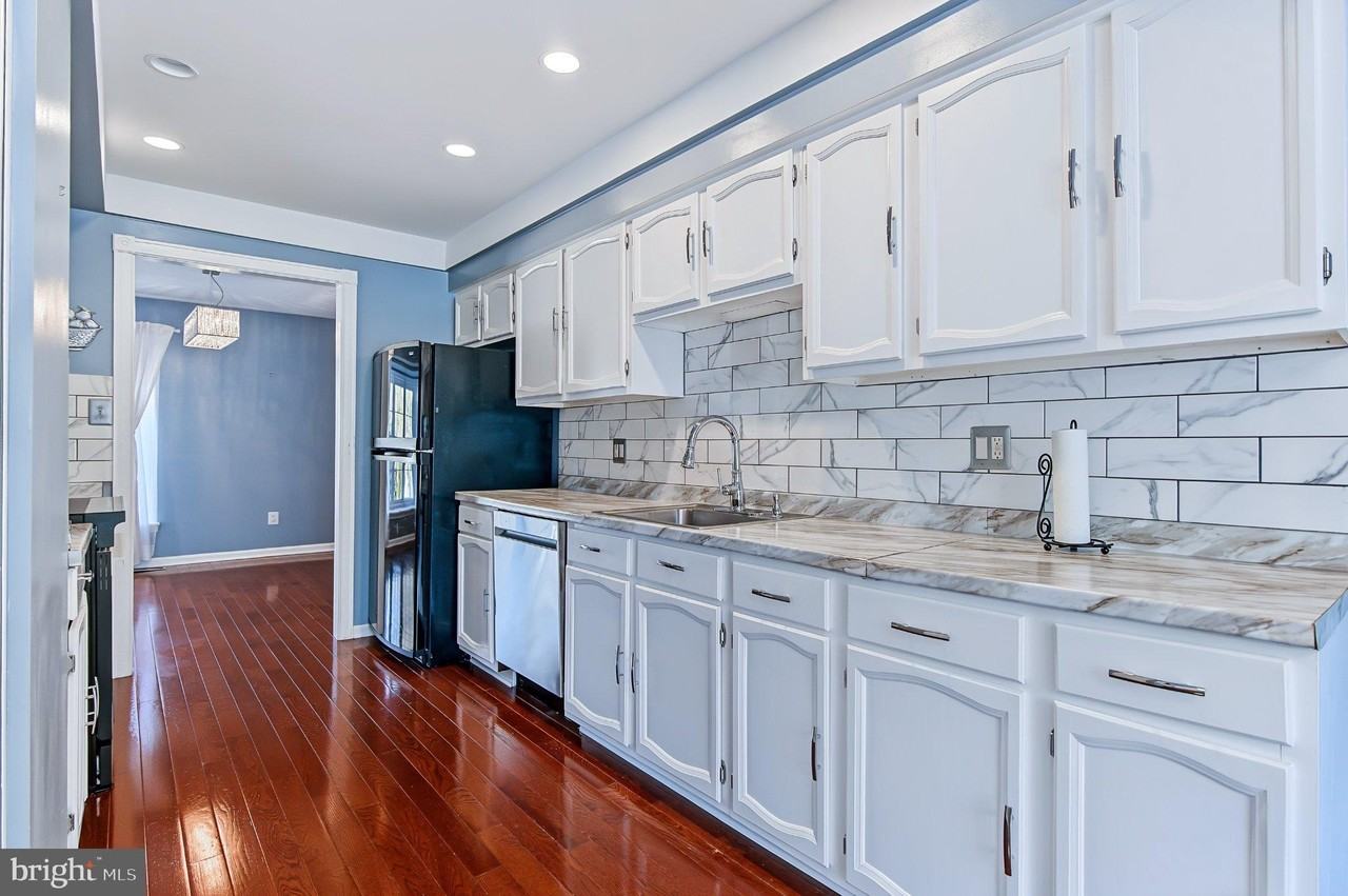5412 Helm Ct - Photo 3 of 27