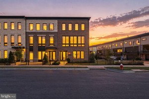 featured image of 44611 Uptown Row Dr