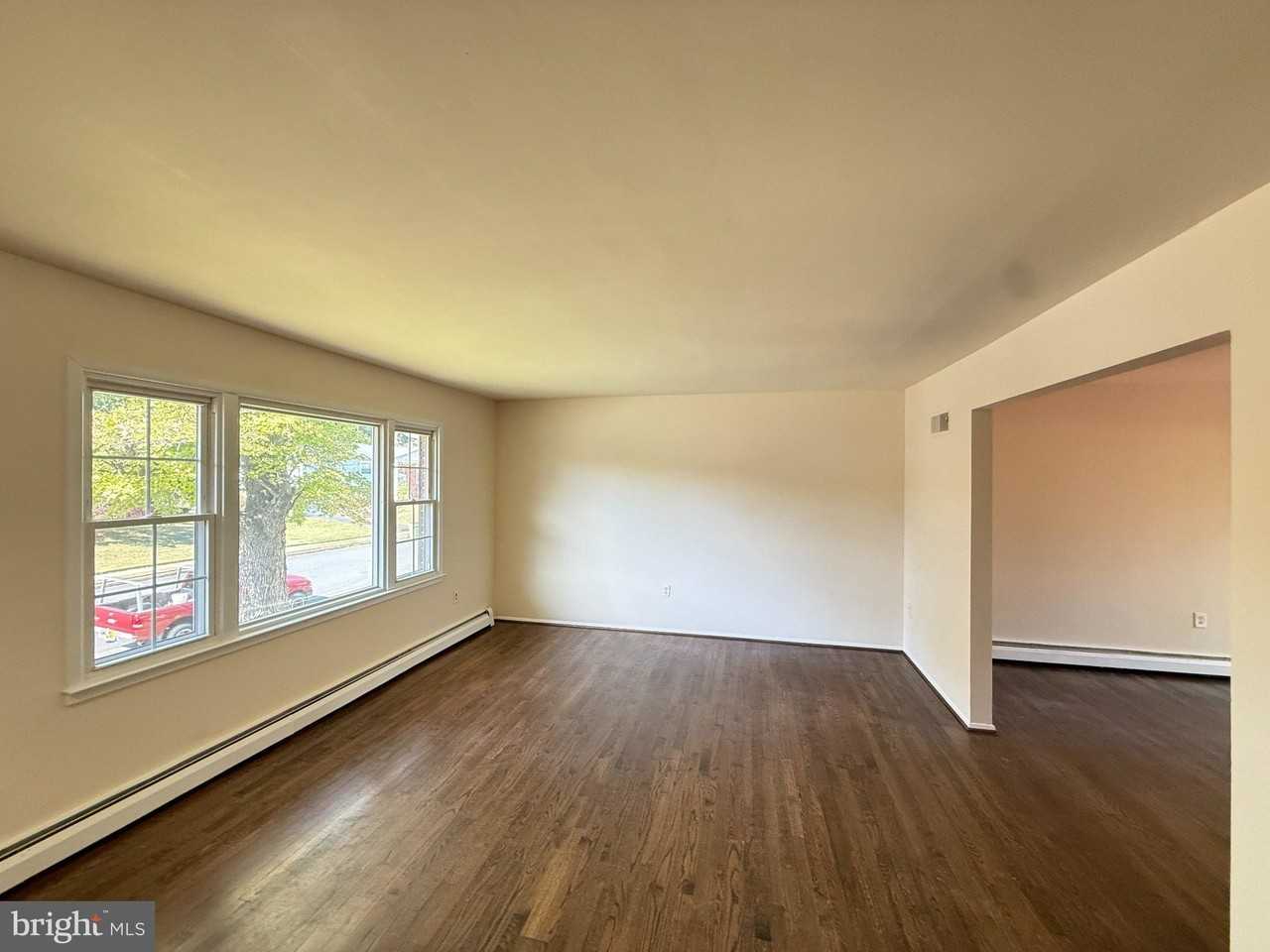 13606 Greenwood Dr - Photo 2 of 28