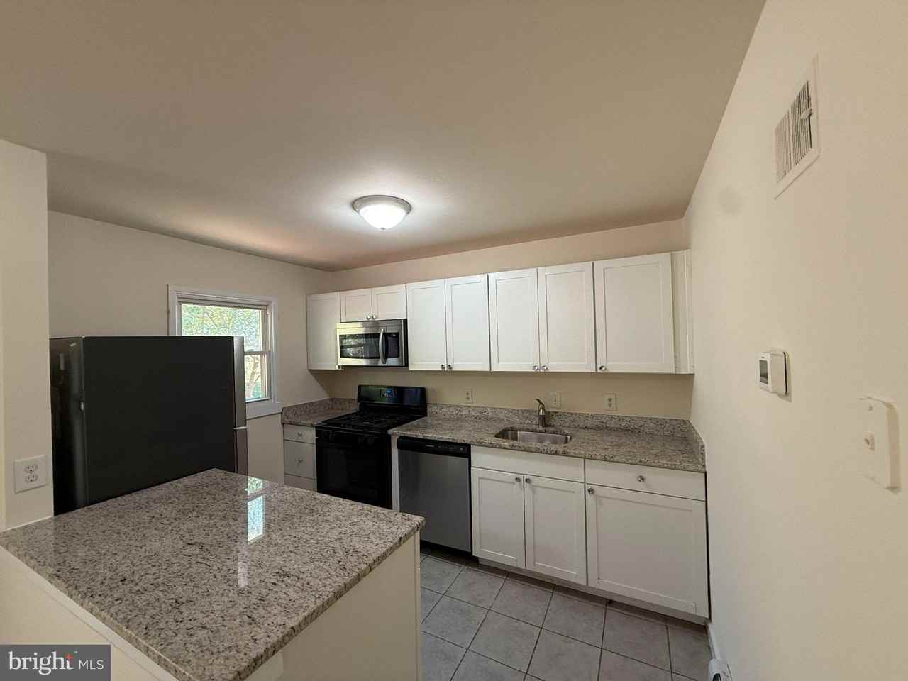 13606 Greenwood Dr - Photo 4 of 28