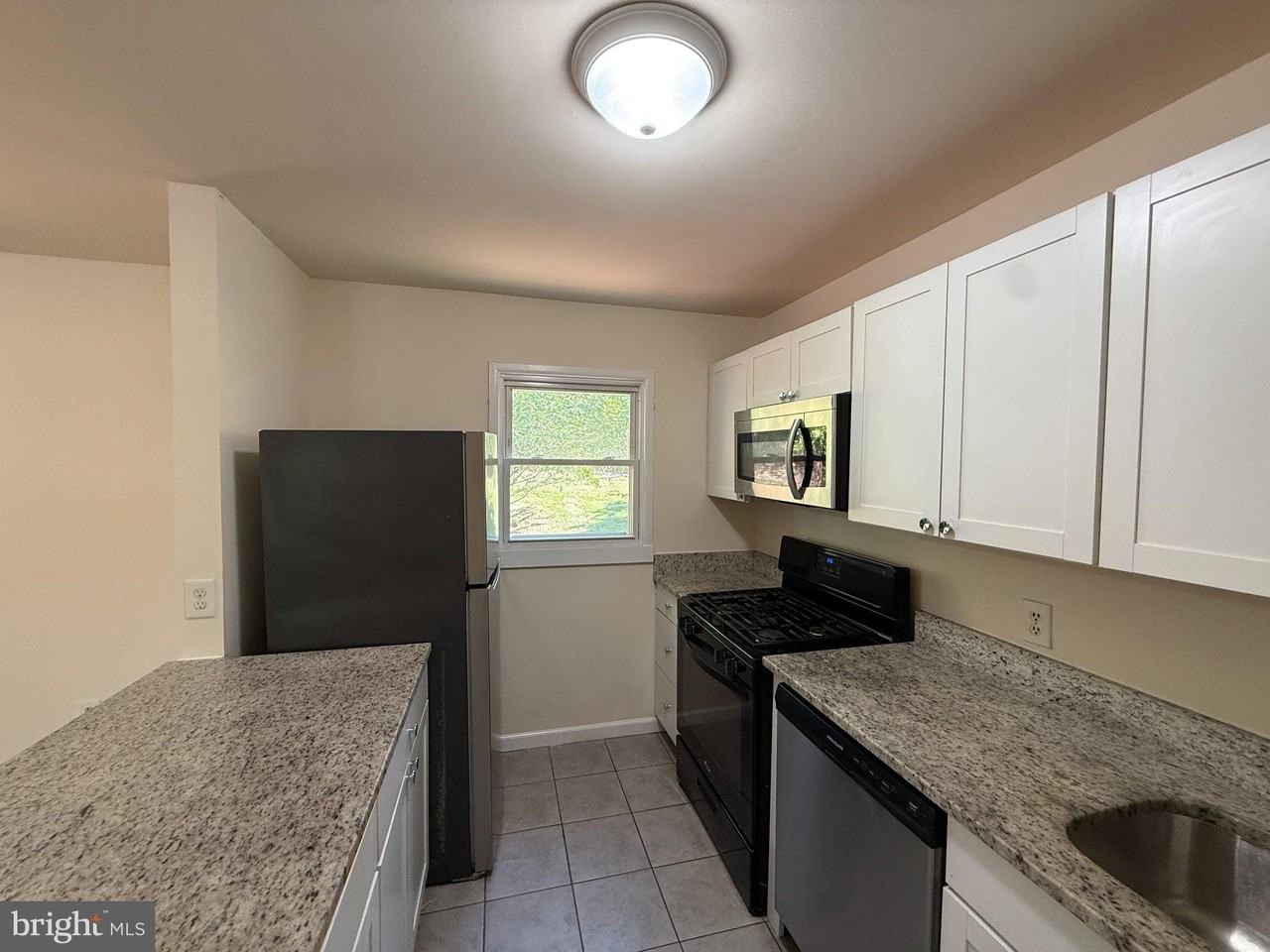 13606 Greenwood Dr - Photo 5 of 28