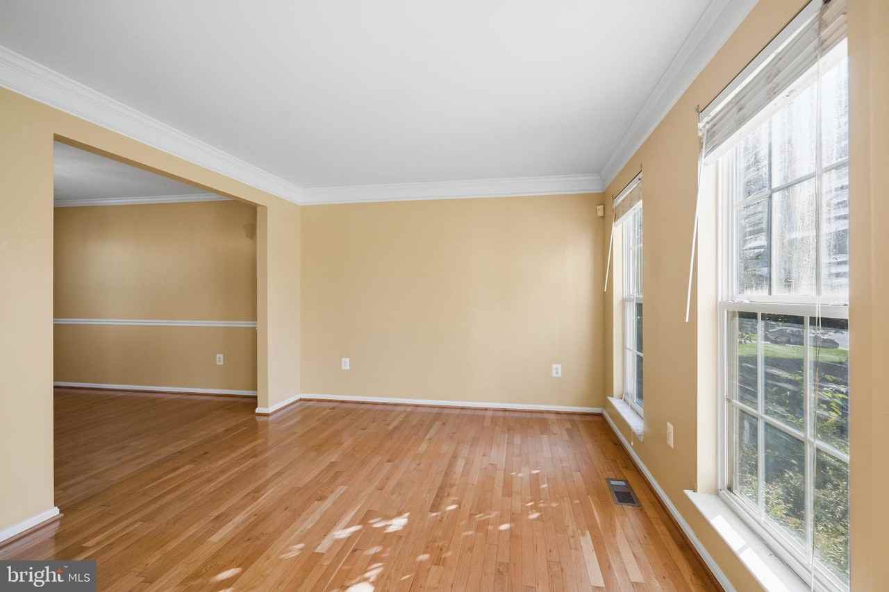 13835 Rosewood Dr - Photo 5 of 40