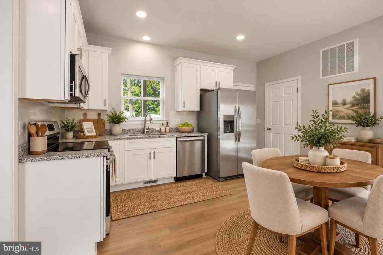 2 Monticello Dr - Photo 3 of 40