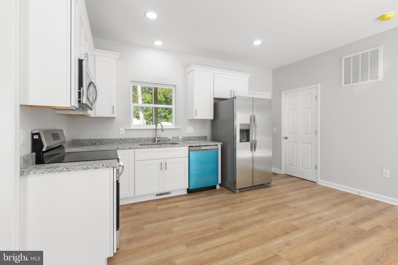 2 Monticello Dr - Photo 4 of 40