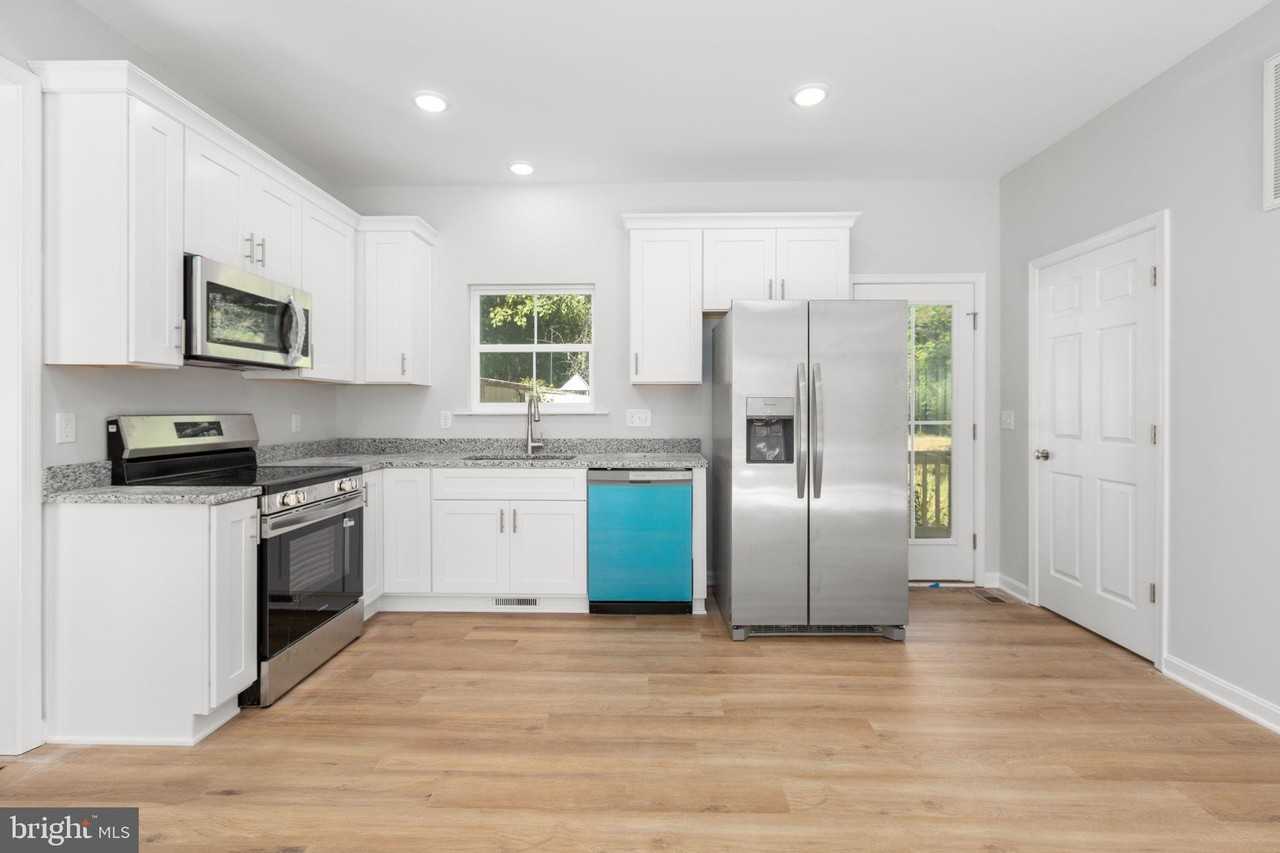 2 Monticello Dr - Photo 5 of 40