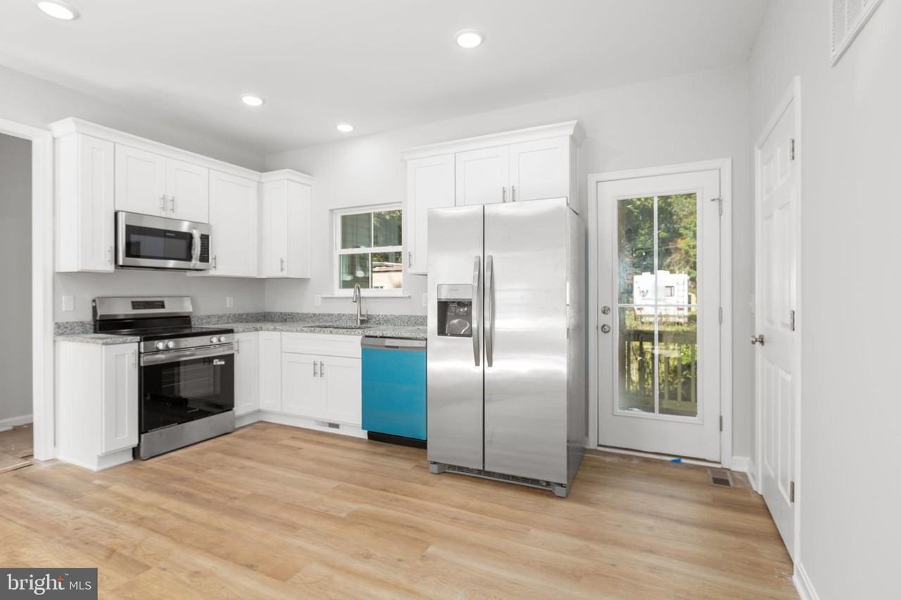 2 Monticello Dr - Photo 6 of 40