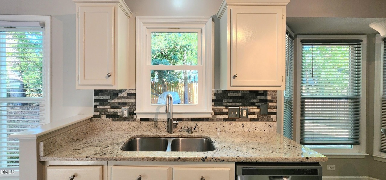 5517 Edgebury Rd - Photo 7 of 13