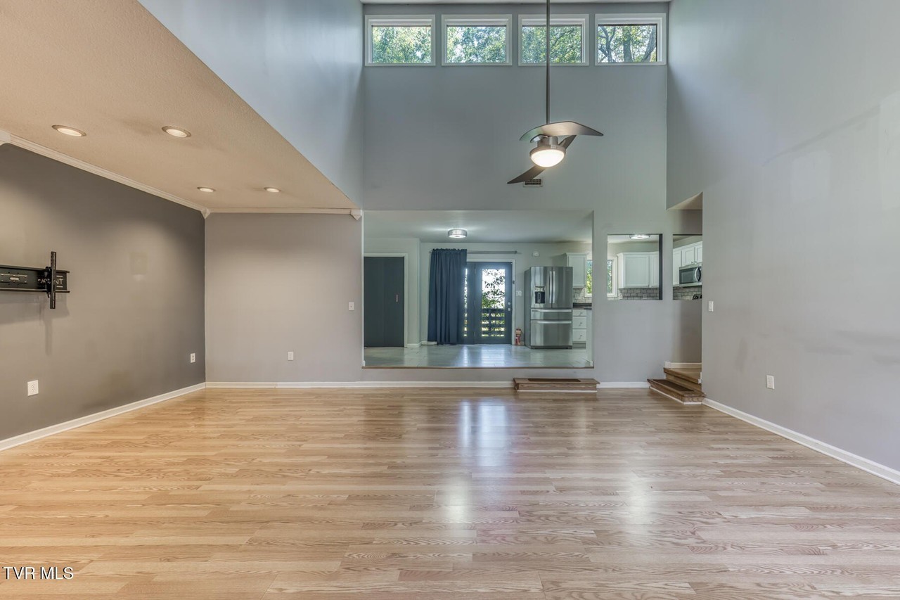 238 Picadilly Ln - Photo 4 of 50