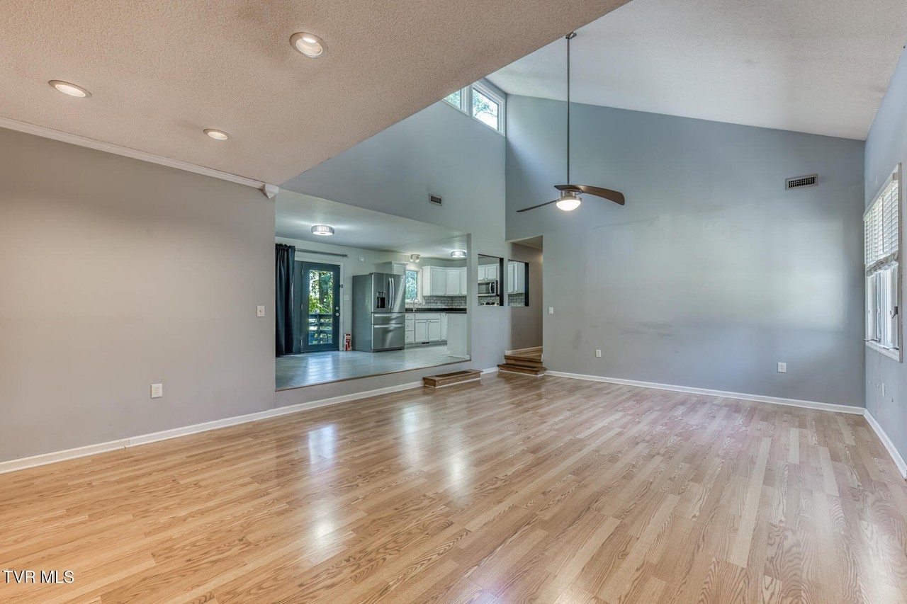 238 Picadilly Ln - Photo 5 of 50
