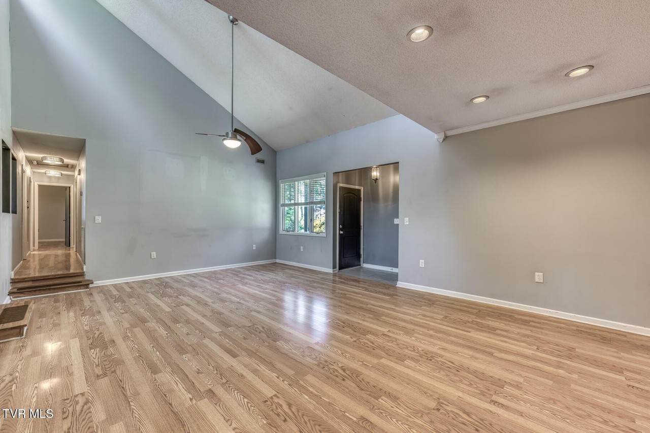 238 Picadilly Ln - Photo 6 of 50