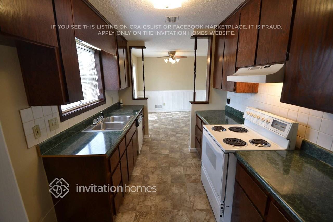 2850 Jacqueline Ln Ne - Photo 3 of 11