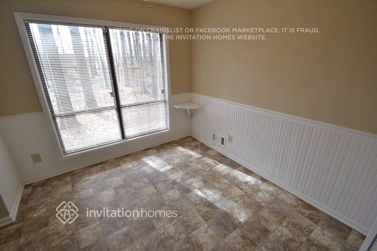 2850 Jacqueline Ln Ne - Photo 4 of 11