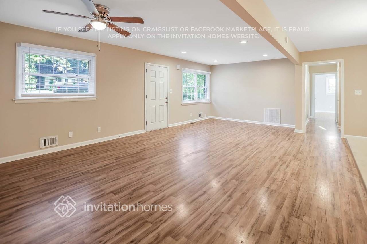 3643 Hillsborough Ln - Photo 7 of 30