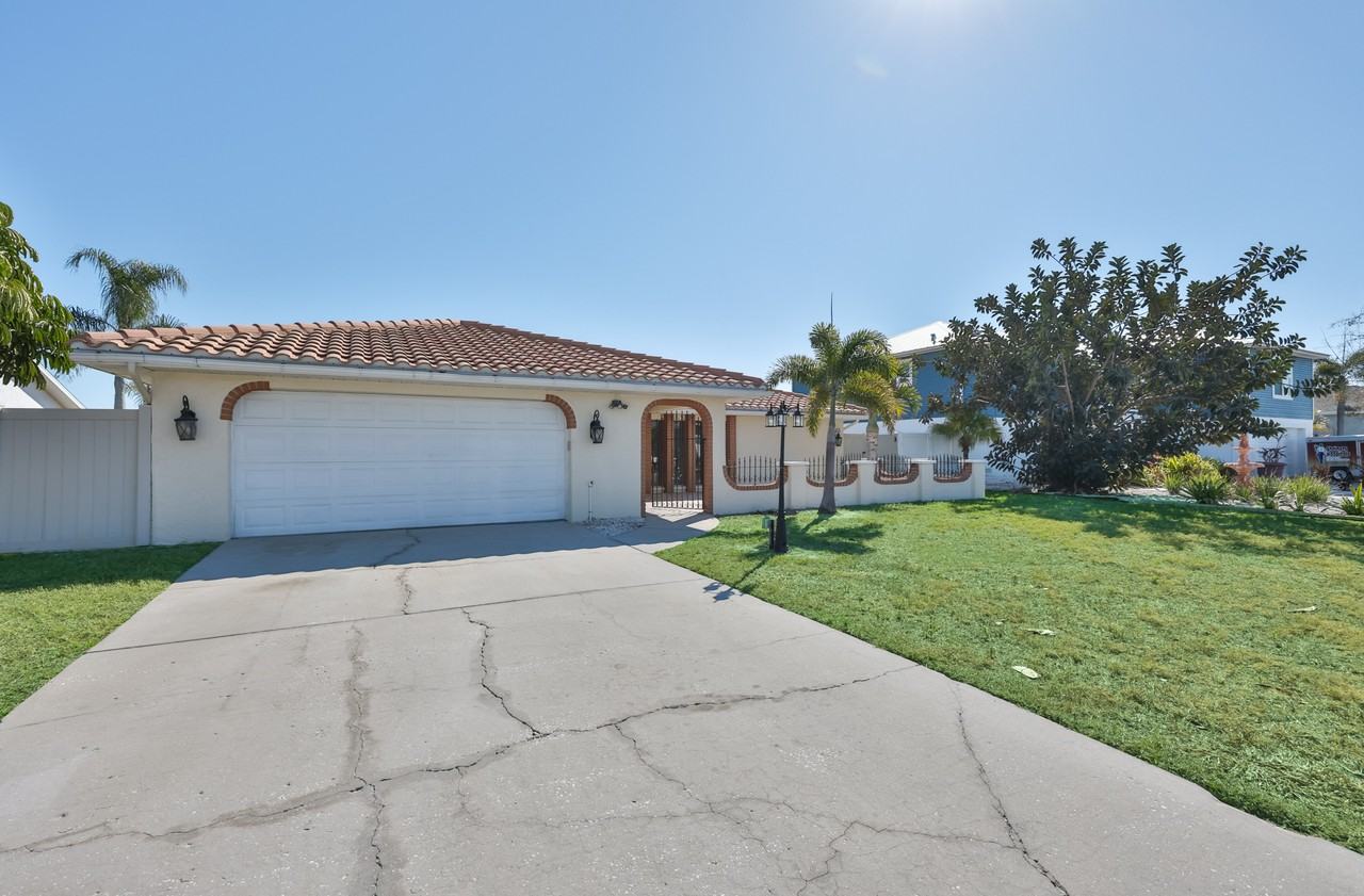 6523 King Palm Way - Photo 3 of 50