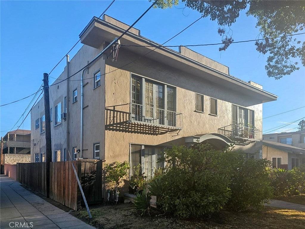 1134 E Chestnut St - Photo 2 of 19