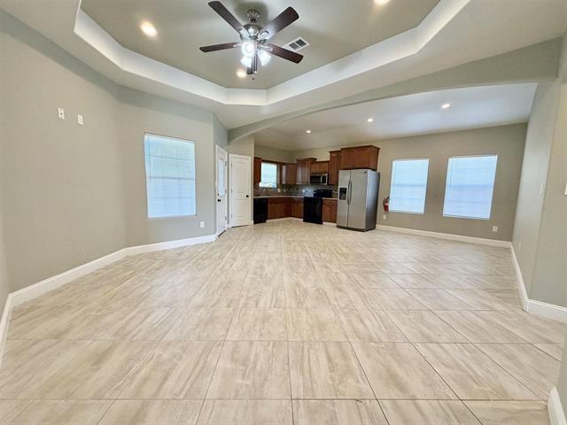 2855 Amber Ave - Photo 3 of 29