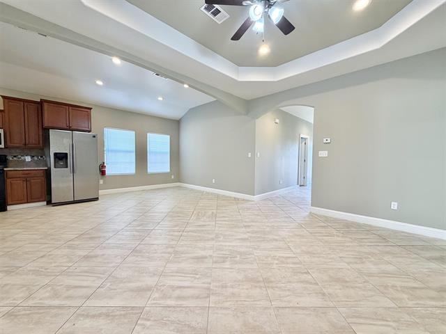 2855 Amber Ave - Photo 4 of 29