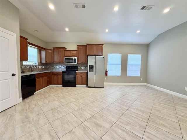 2855 Amber Ave - Photo 6 of 29