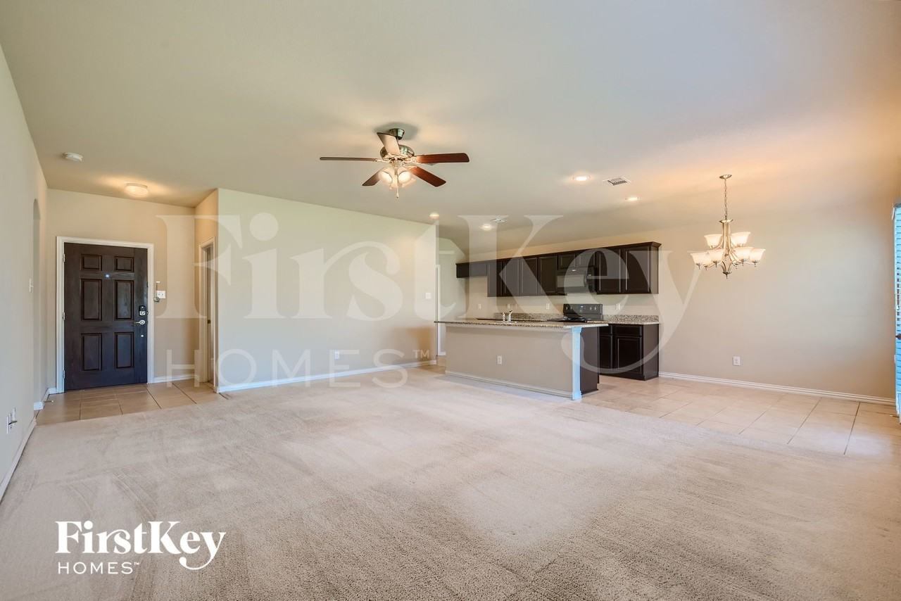 2704 Park St - Photo 5 of 28