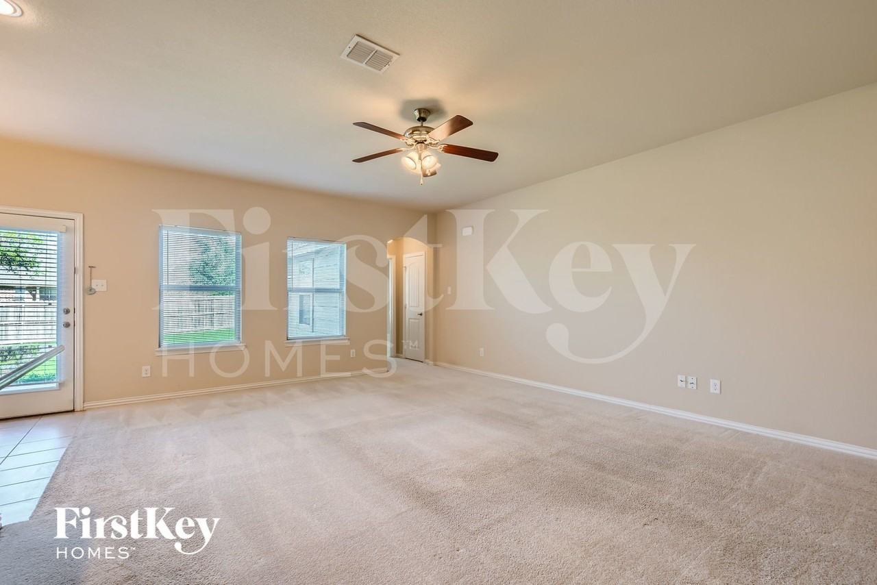 2704 Park St - Photo 6 of 28