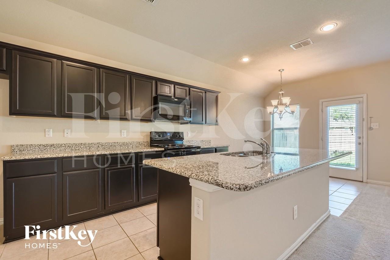2704 Park St - Photo 7 of 28