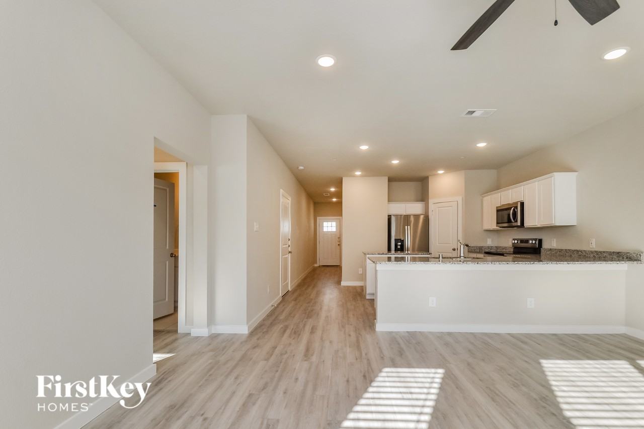 620 Sophia Way - Photo 6 of 16