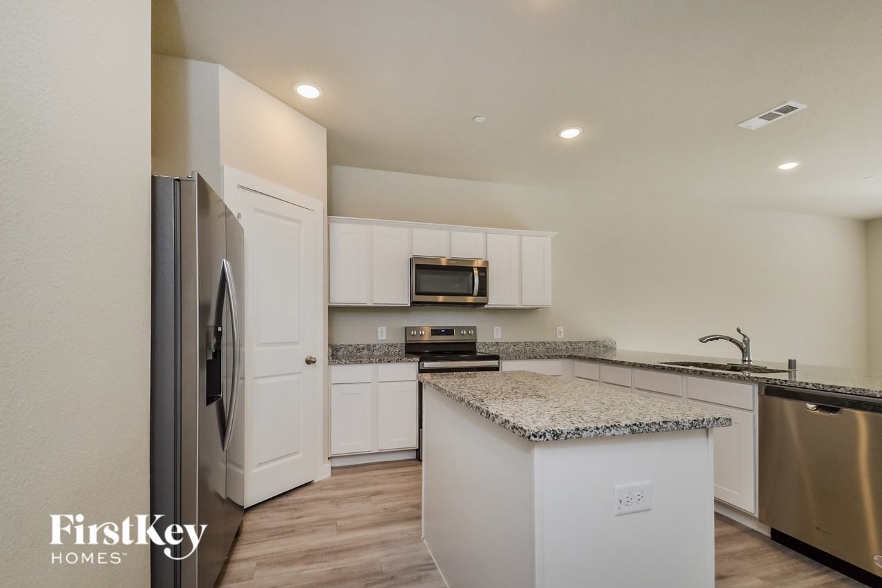 620 Sophia Way - Photo 7 of 16