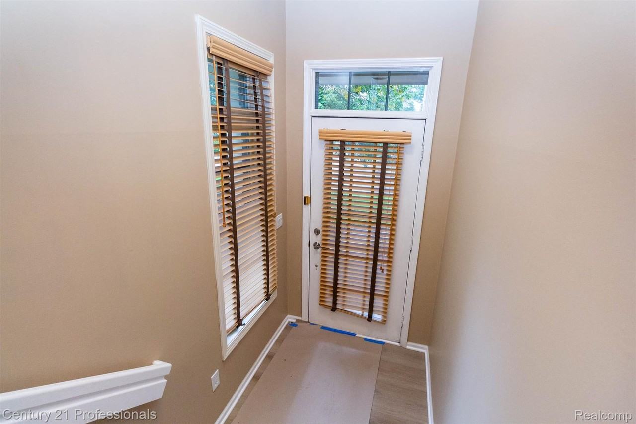 4450 Gateway Cir Bldg 2 - Photo 5 of 46