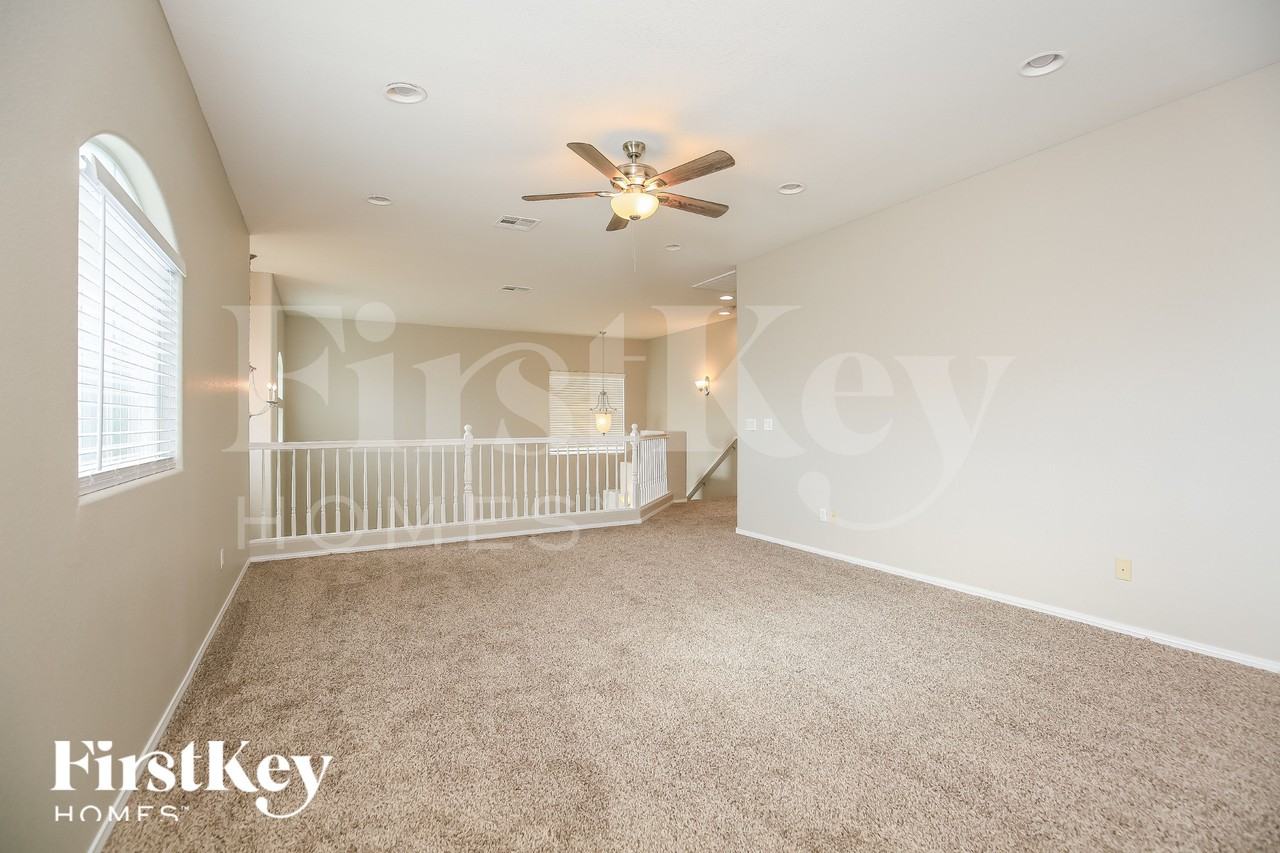 9759 Mount Kenyon St - Photo 3 of 15
