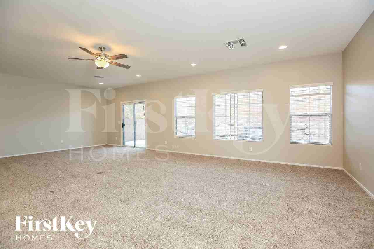 9759 Mount Kenyon St - Photo 4 of 15