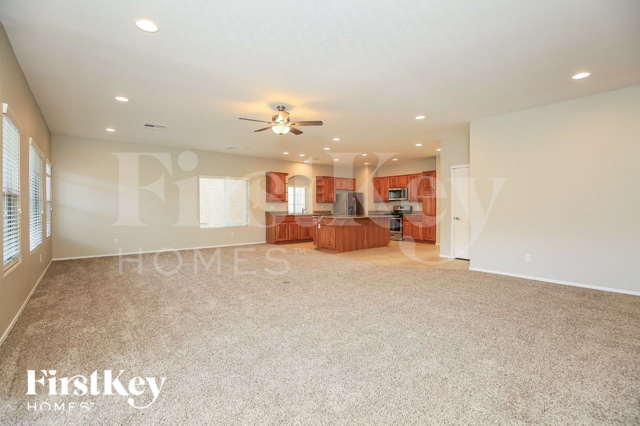 9759 Mount Kenyon St - Photo 5 of 15