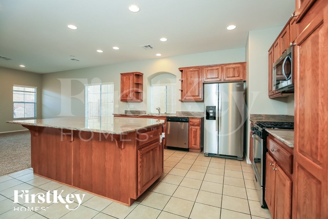 9759 Mount Kenyon St - Photo 7 of 15