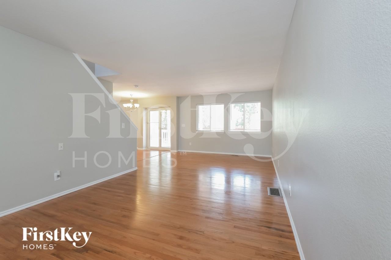 2839 E 118th Cir - Photo 4 of 16
