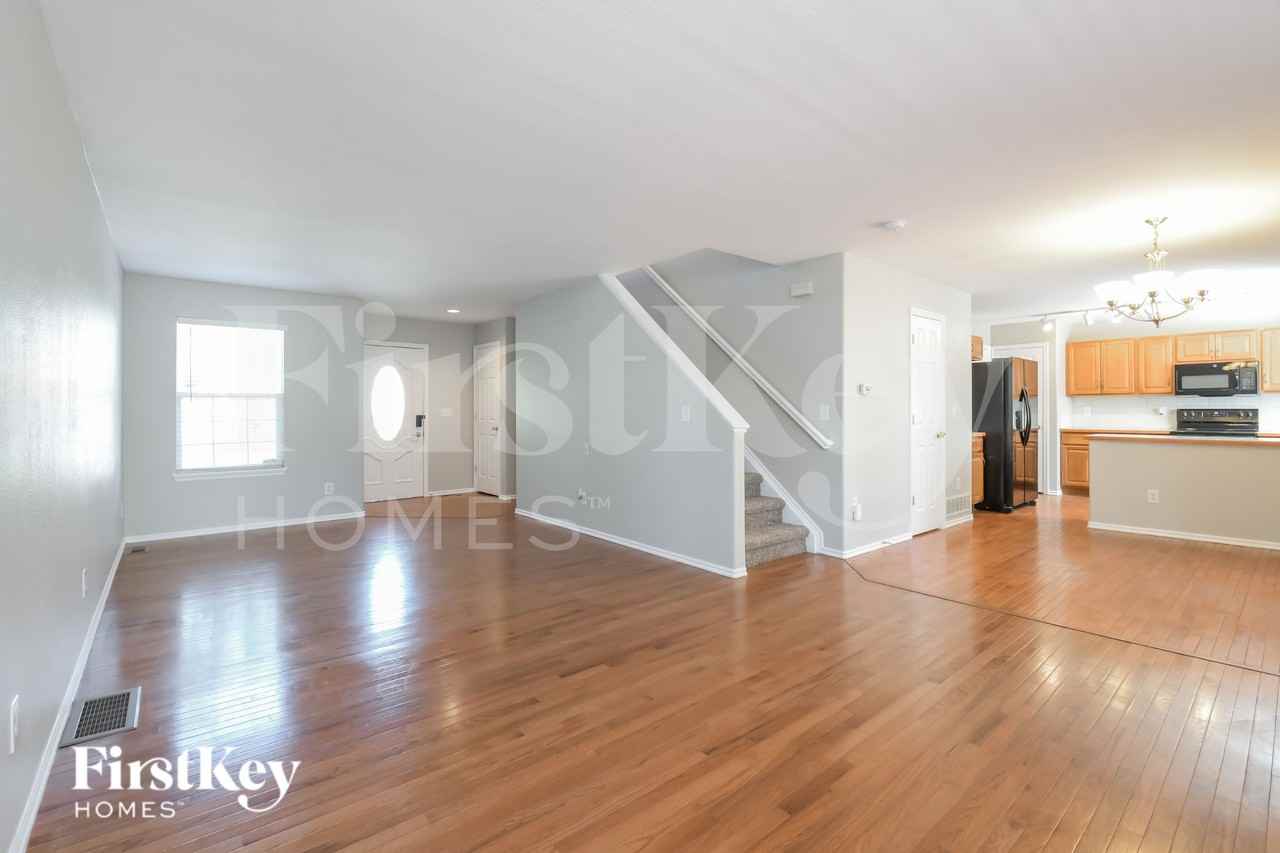 2839 E 118th Cir - Photo 5 of 16