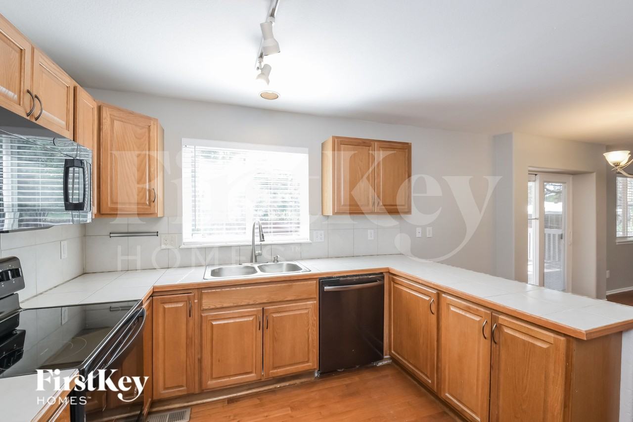 2839 E 118th Cir - Photo 7 of 16