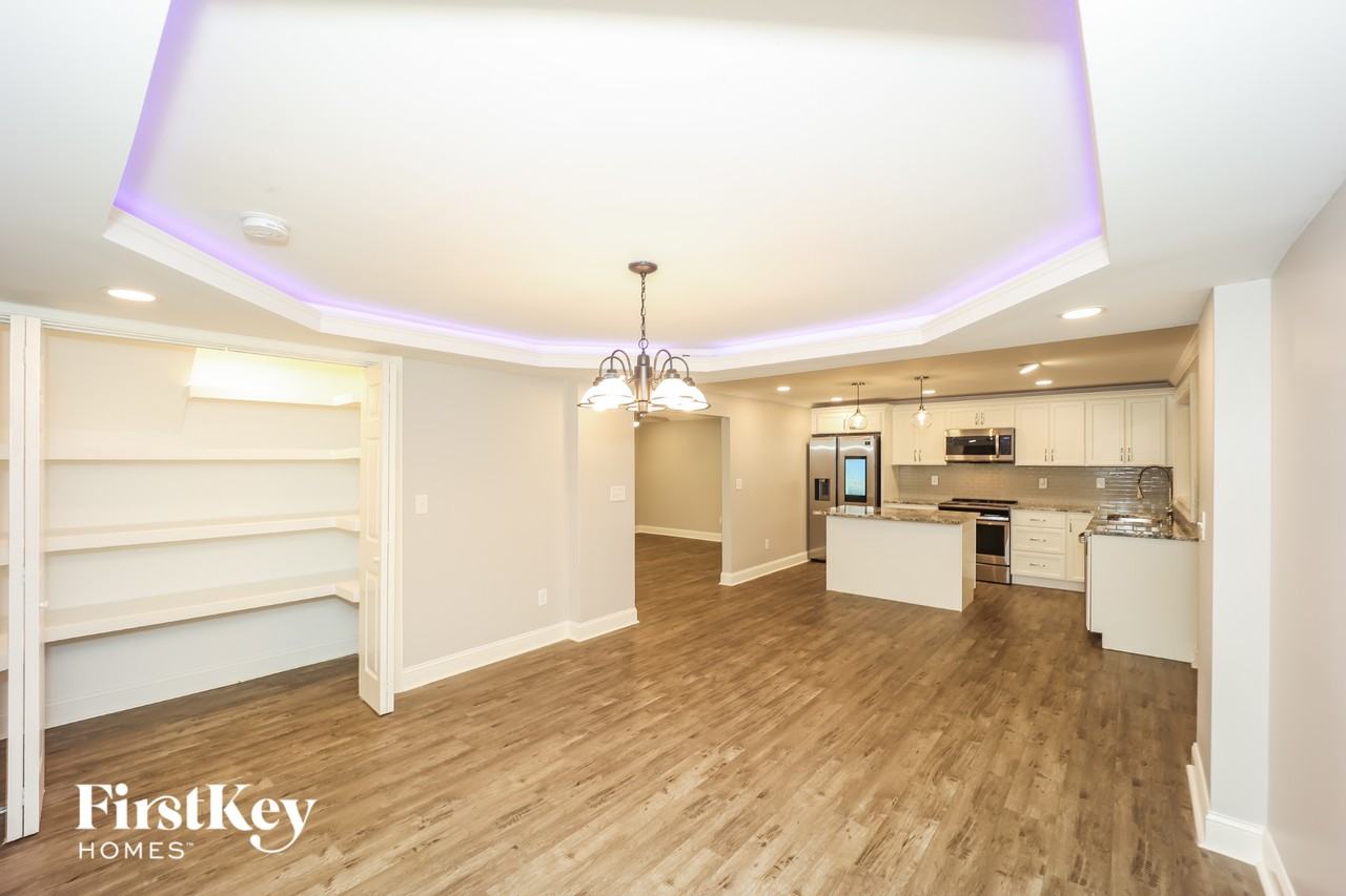 303 Glenview Dr - Photo 3 of 15