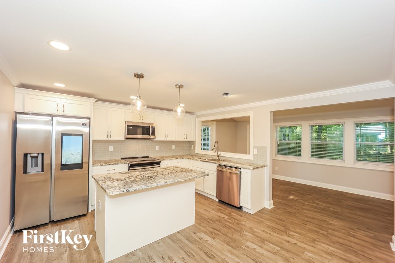 303 Glenview Dr - Photo 5 of 15