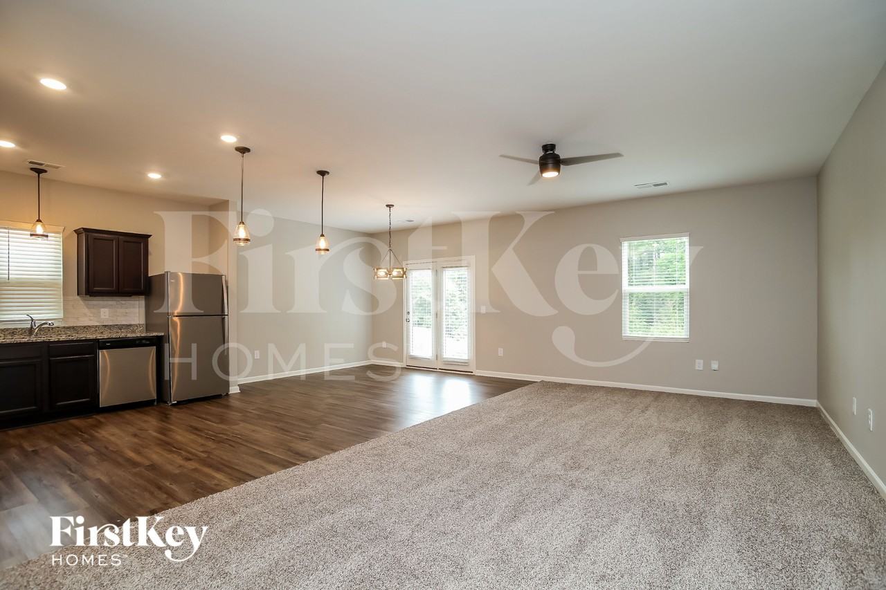 128 Genoa Dr Nw - Photo 3 of 15