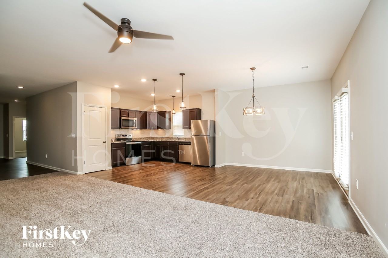 128 Genoa Dr Nw - Photo 4 of 15