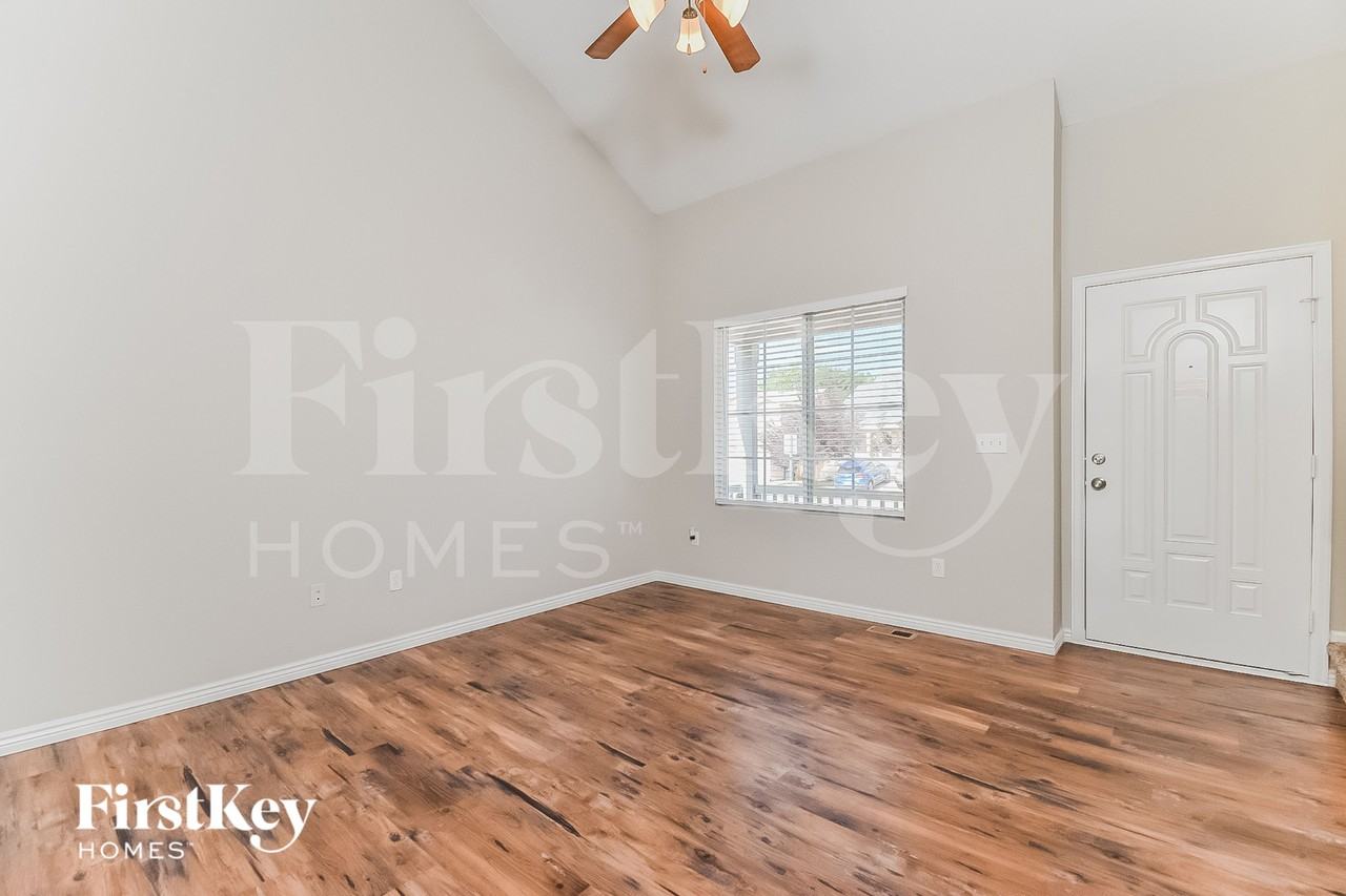261 Audubon Dr - Photo 2 of 15