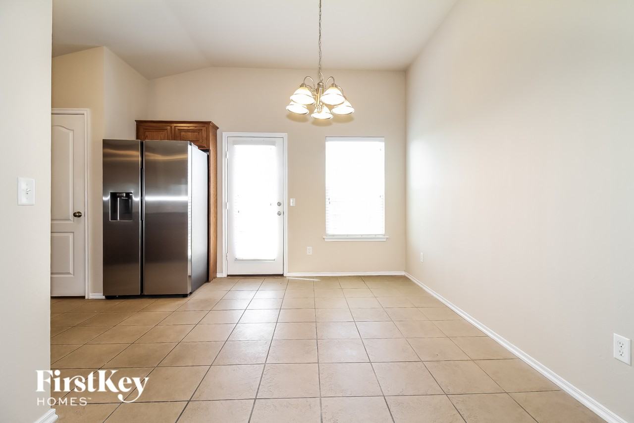 18225 Piedra Dr - Photo 4 of 15