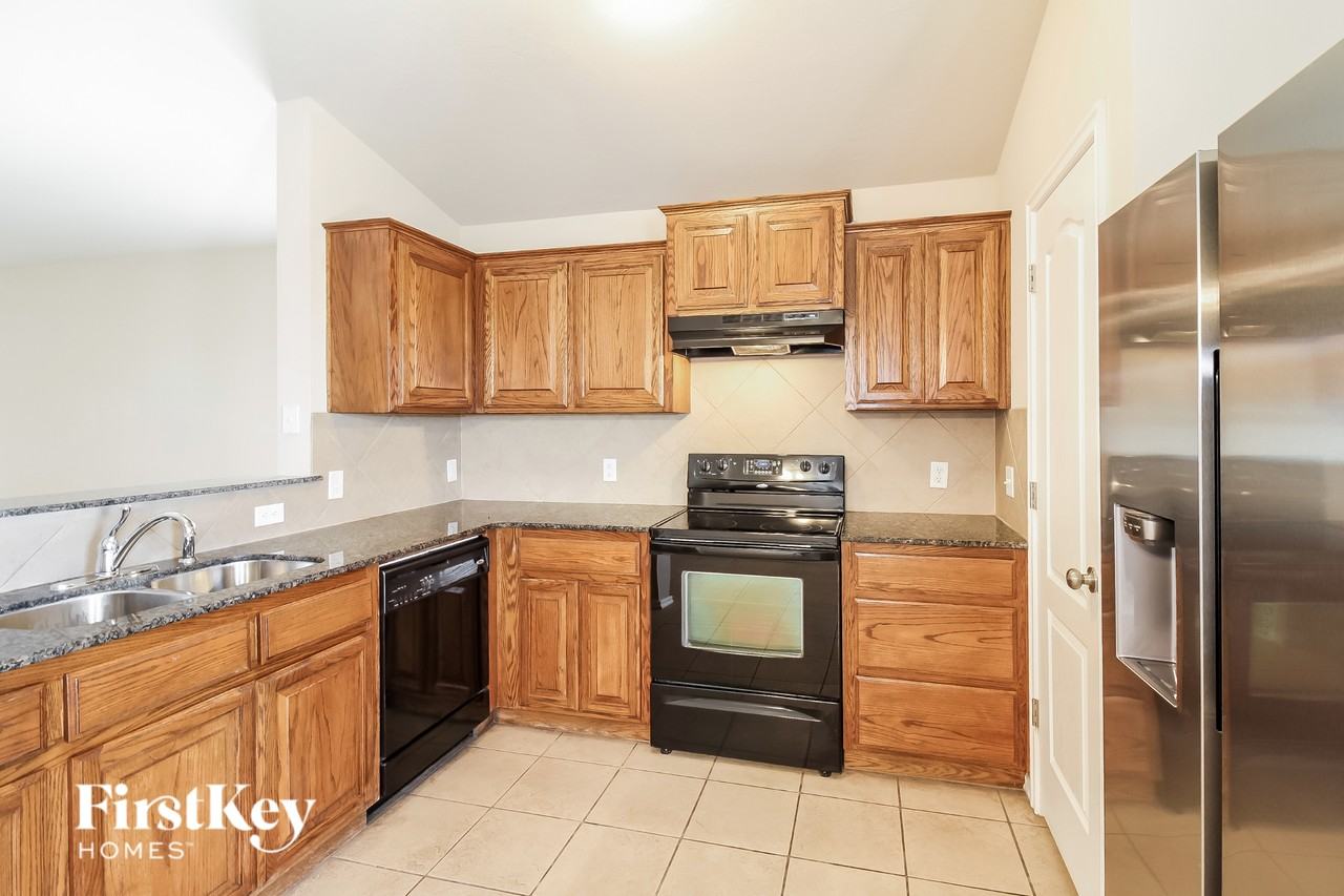 18225 Piedra Dr - Photo 5 of 15