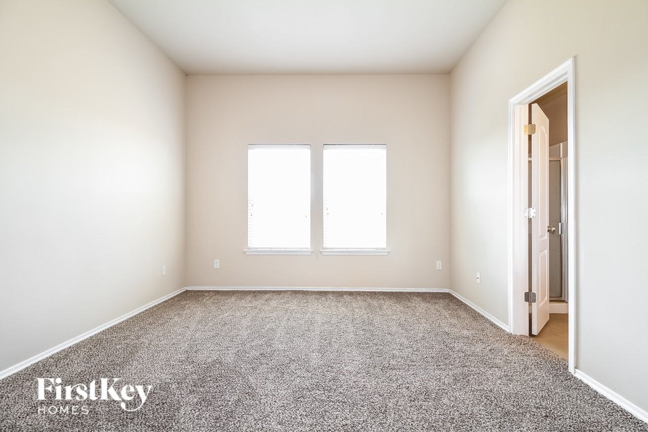 18225 Piedra Dr - Photo 6 of 15