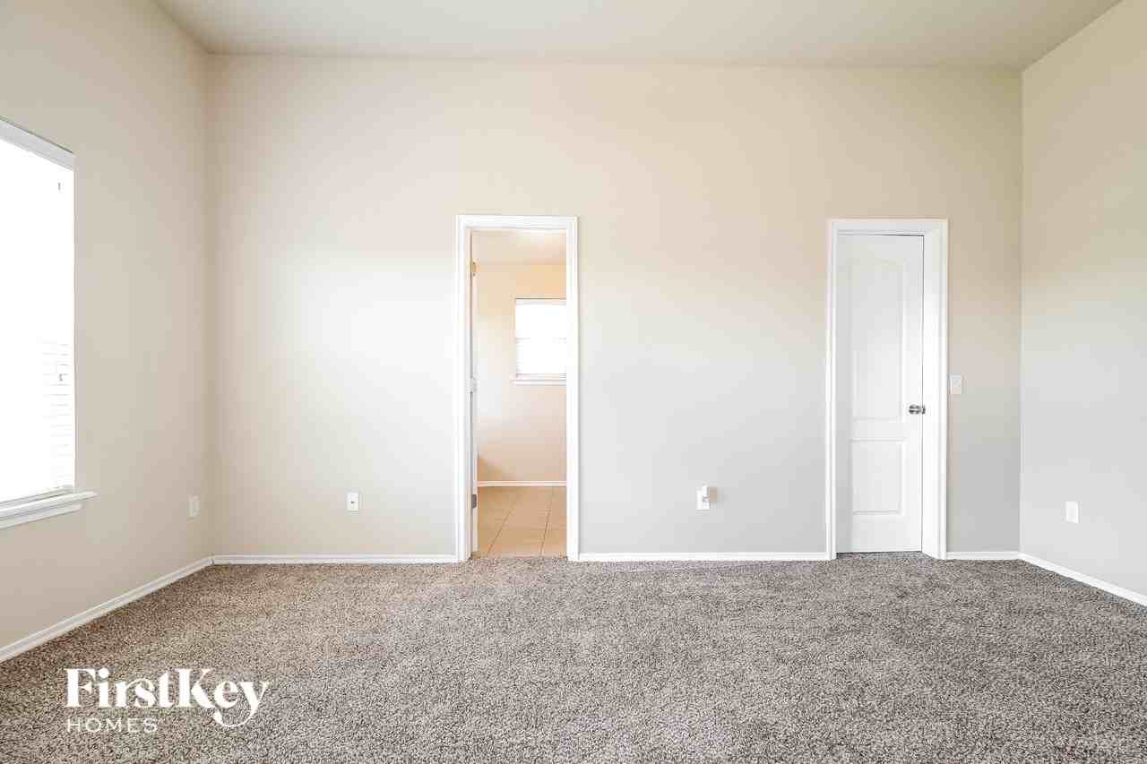 18225 Piedra Dr - Photo 7 of 15